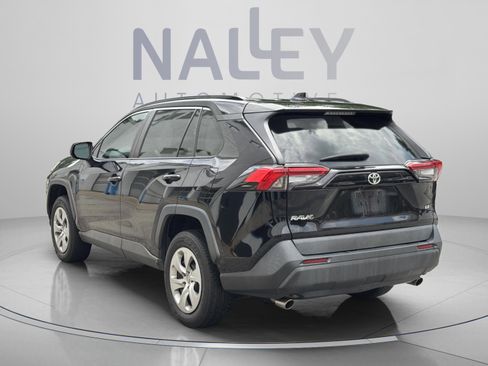 Used 2021 Toyota RAV4 LE FWD image 5
