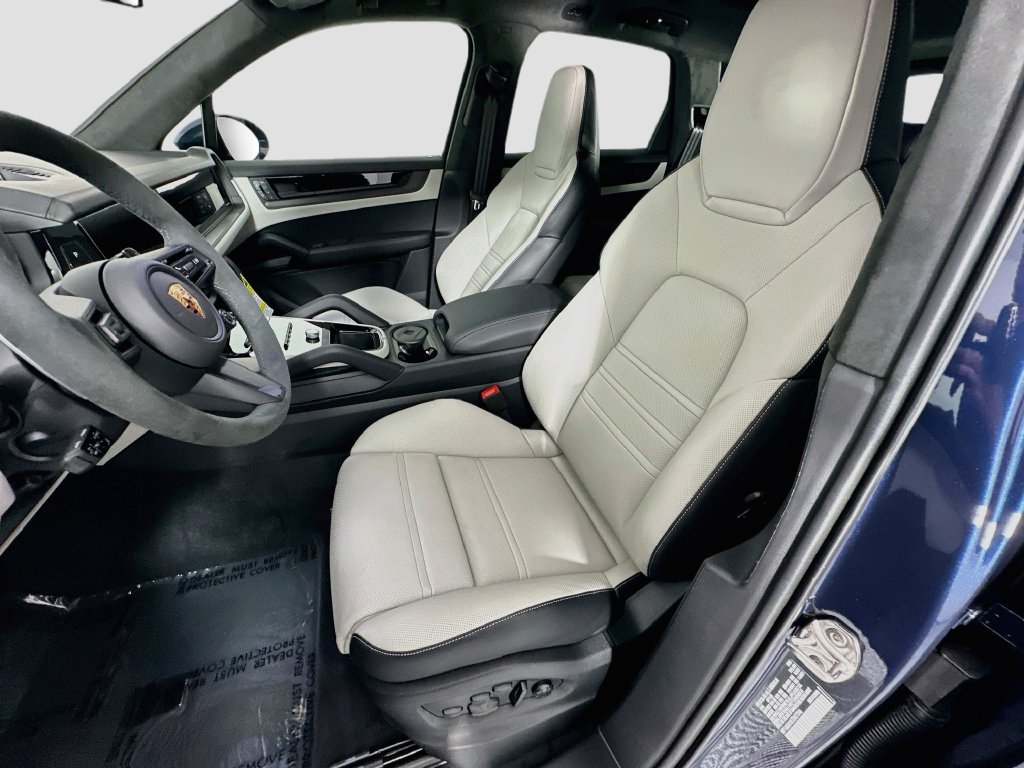 New 2026 Porsche Cayenne GTS AWD/4WD image 5