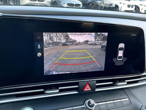 Used 2022 Hyundai Elantra Limited w/ Preferred Accessory Package image 26