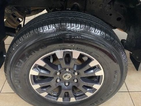 Used 2017 Nissan Titan PRO-4X w/ Pro-4x Convenience Package AWD/4WD image 31