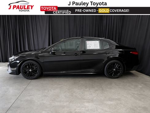 Used 2025 Toyota Camry SE FWD image 2