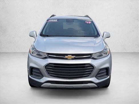 Used 2019 Chevrolet Trax LT w/ LT Convenience Package FWD image 2