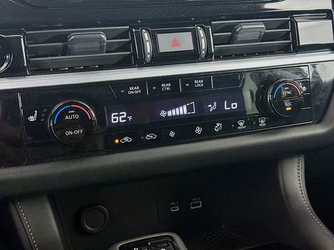 Used 2025 Nissan Pathfinder SV FWD image 23