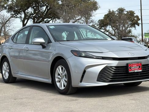 Certified 2025 Toyota Camry LE image 3