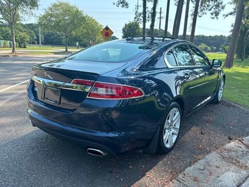 Used 2010 Jaguar XF Luxury RWD image 3