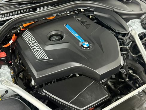 Used 2019 BMW 530e w/ Convenience Package image 55