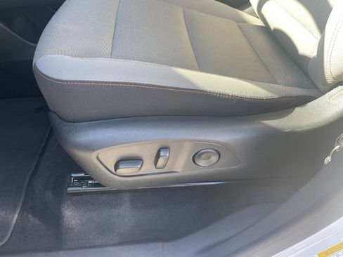 Used 2025 Chevrolet Traverse LT image 11