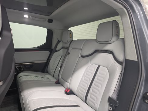 Used 2022 Rivian R1T Adventure AWD/4WD image 21