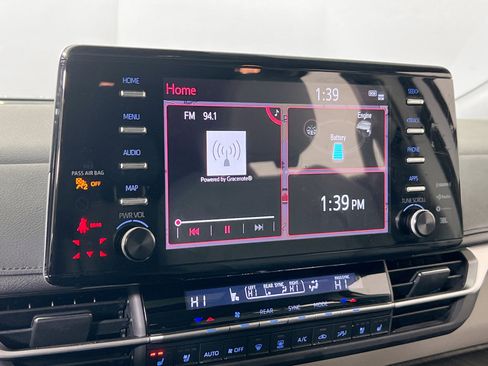 Used 2022 Toyota Sienna Limited image 15