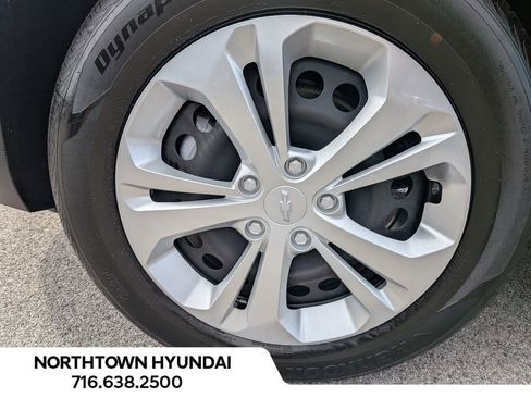 Used 2025 Chevrolet Trax LS FWD image 36