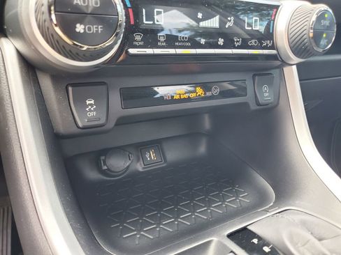 Used 2025 Toyota RAV4 XLE w/ Convenience Package FWD image 32