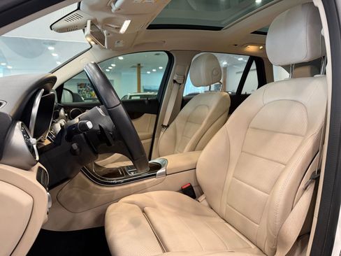 Used 2020 Mercedes-Benz GLC 300 4MATIC image 6