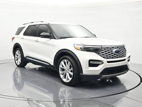 Used 2022 Ford Explorer Platinum w/ Equipment Group 601A RWD image 3