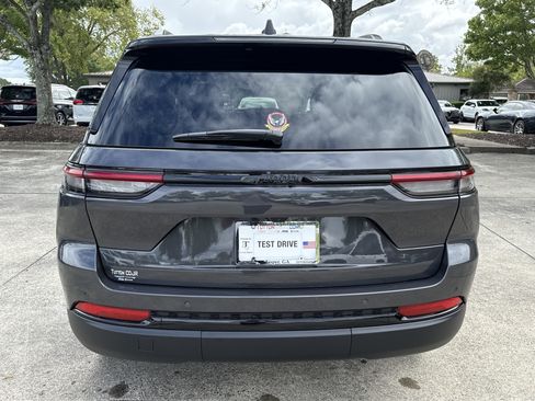 New 2025 Jeep Grand Cherokee Altitude image 6