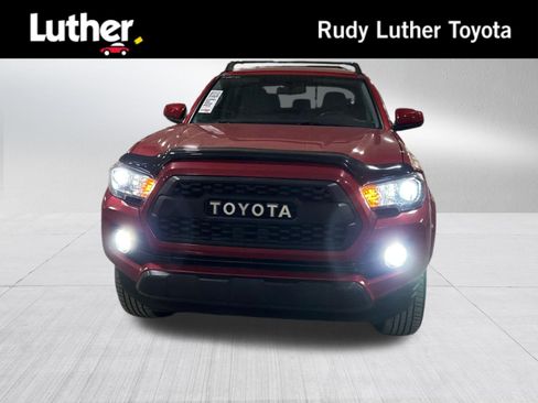 Used 2017 Toyota Tacoma SR5 image 1