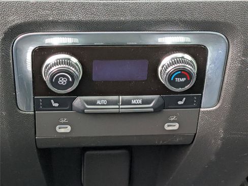 Used 2023 GMC Yukon XL Denali image 17