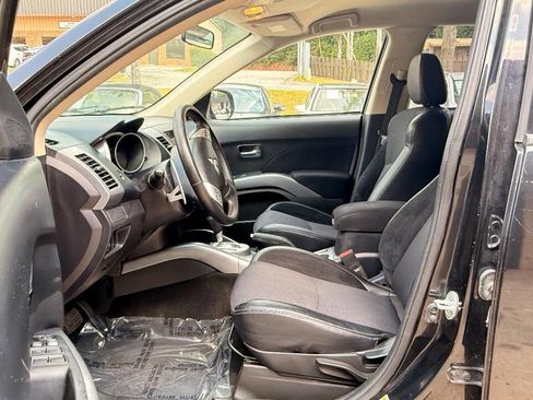 Used 2013 Mitsubishi Outlander SE image 34