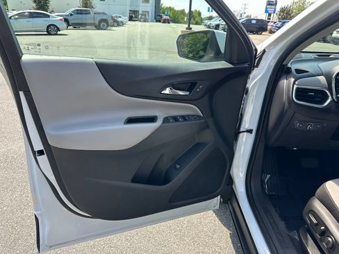 Used 2020 Chevrolet Equinox LT w/ Driver Convenience Package AWD/4WD image 12