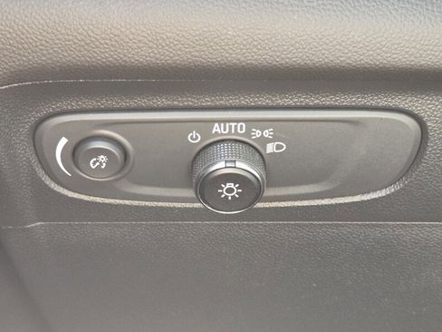Used 2023 Buick Envision Preferred FWD image 28