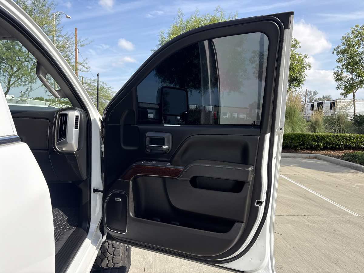 Used 2018 GMC Sierra 2500 SLT w/ Duramax Plus Package AWD/4WD image 15