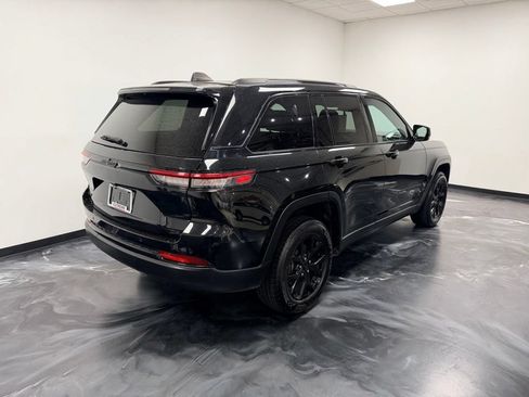 Used 2024 Jeep Grand Cherokee Altitude AWD/4WD image 22