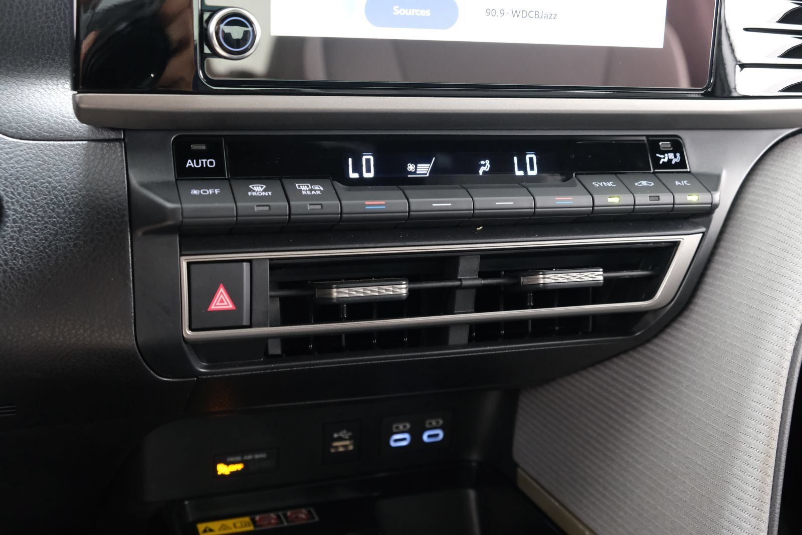Used 2026 Toyota Camry SE w/ Convenience Package FWD image 19
