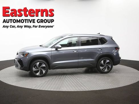 Used 2025 Volkswagen Taos SE AWD/4WD image 57