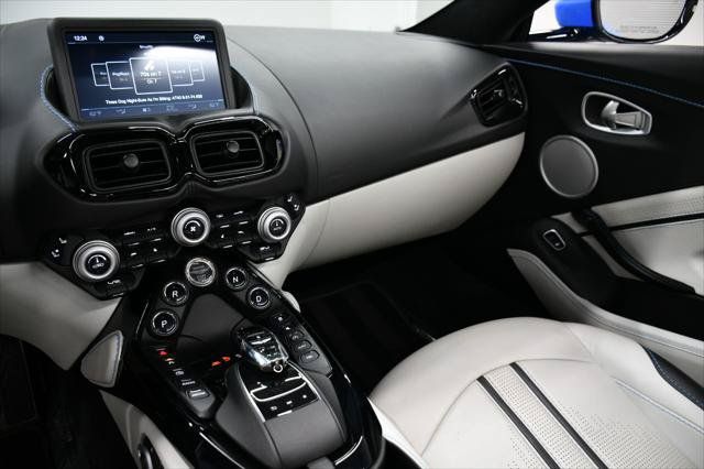 Used 2021 Aston Martin V8 Vantage Roadster RWD image 43