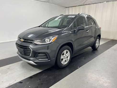 Used 2017 Chevrolet Trax LT w/ LT Convenience Package AWD/4WD image 5