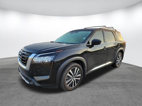 Used 2022 Nissan Pathfinder Platinum w/ Cargo Package FWD image 3