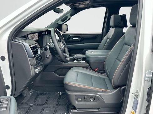Used 2025 GMC Yukon XL AT4 w/ AT4 Premium Plus Package AWD/4WD image 16