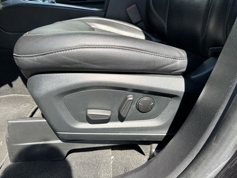 Used 2022 Ford Explorer Limited w/ Equipment Group 301A image 17