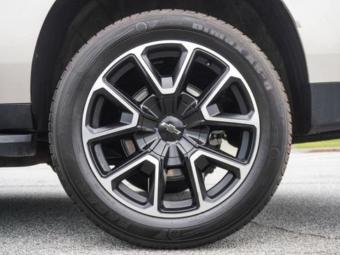 Used 2024 Chevrolet Suburban RST RWD image 36