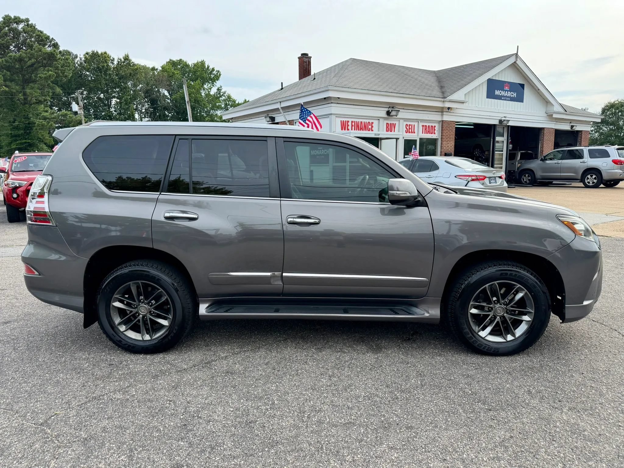 Used 2014 Lexus GX 460 w/ Premium Package AWD/4WD image 6