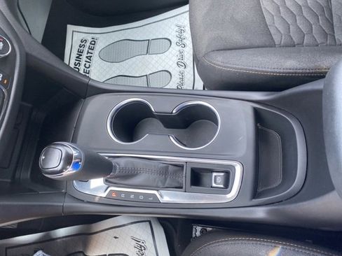 Used 2021 Chevrolet Equinox LT image 23