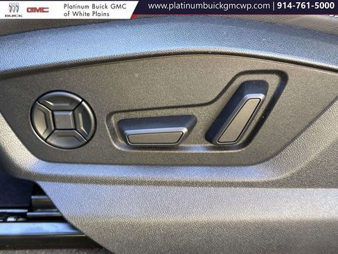 Used 2023 Audi Q8 Premium Plus image 26