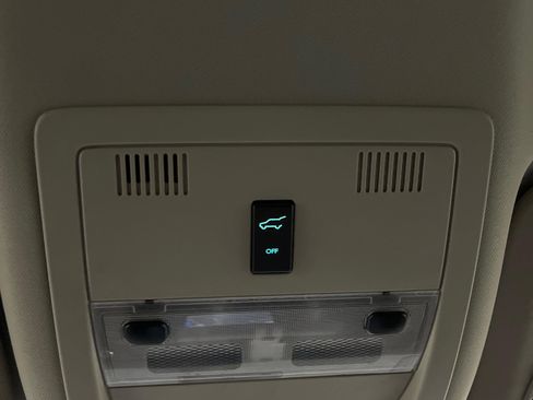 Used 2013 Chevrolet Tahoe LTZ image 16