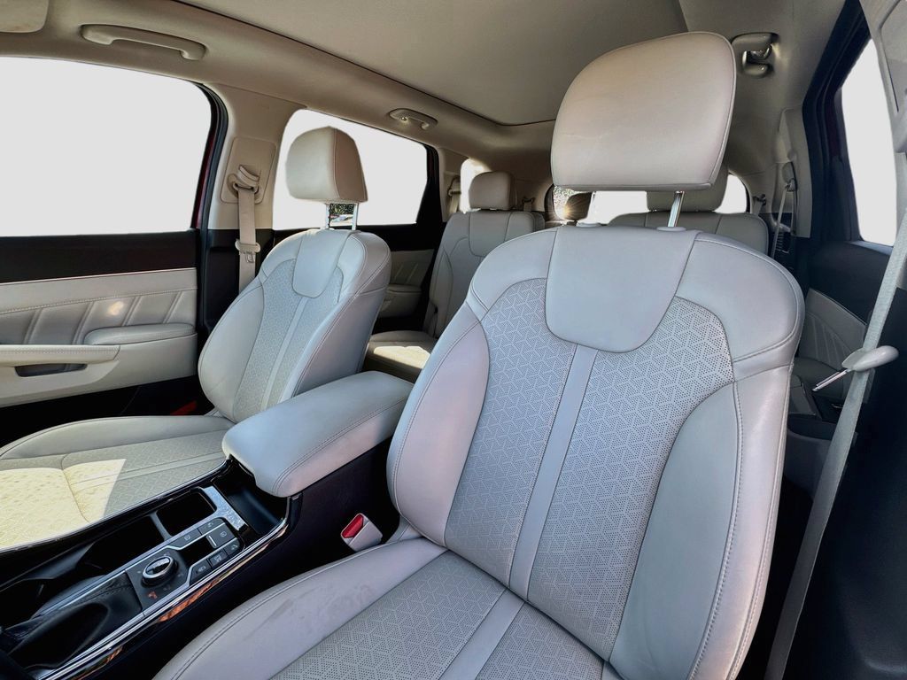 Certified 2023 Kia Sorento SX AWD/4WD image 24