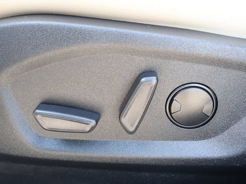 Used 2023 Ford Edge Titanium w/ Equipment Group 301A AWD/4WD image 10