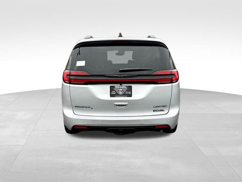 New 2026 Chrysler Pacifica Limited w/ Uconnect Theater Family Group image 6