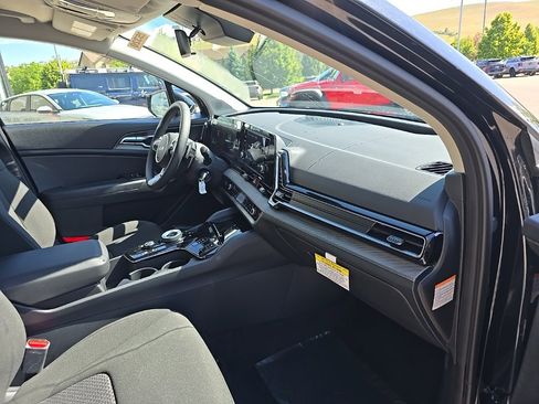 New 2025 Kia Sportage LX image 7