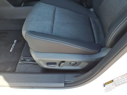 Certified 2026 Nissan Rogue SV FWD image 5