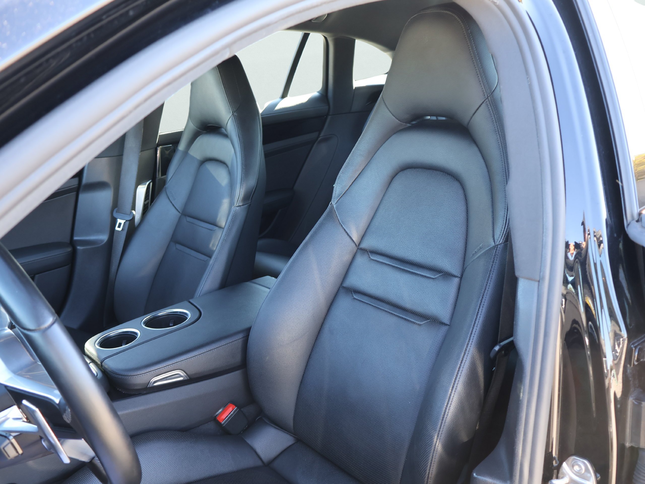 Used 2018 Porsche Panamera 4 AWD/4WD image 5