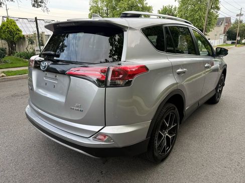 Used 2017 Toyota RAV4 SE image 5