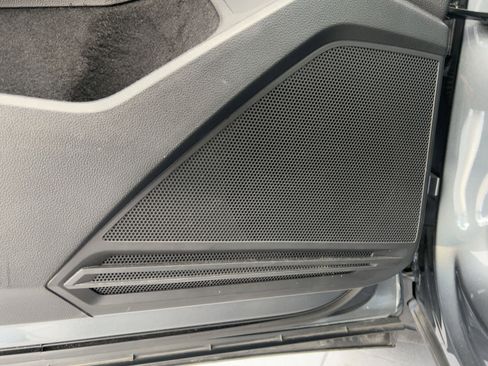 Used 2019 Volkswagen Tiguan SEL Premium image 35