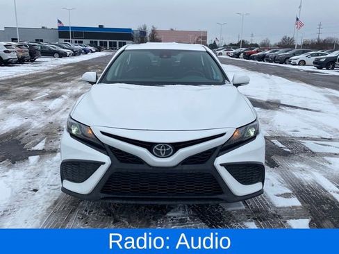 Used 2023 Toyota Camry SE image 2