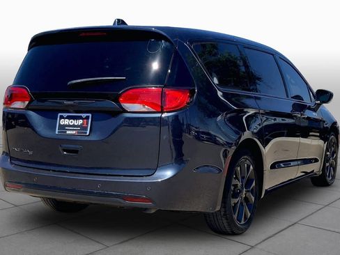 Used 2020 Chrysler Pacifica Touring w/ S Appearance Package FWD image 13