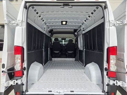 Used 2026 RAM ProMaster 2500 w/ Convenience Group FWD image 32