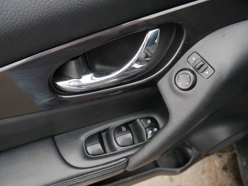 Used 2020 Nissan Rogue SV image 17