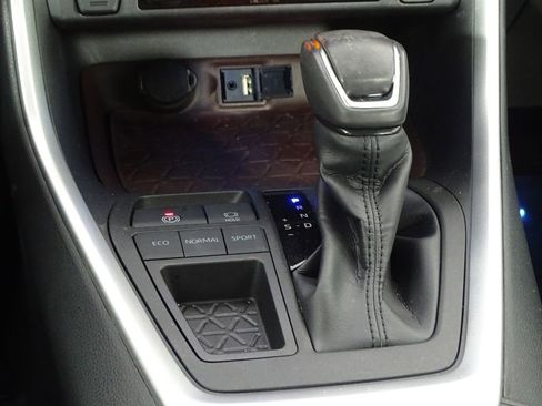 Used 2019 Toyota RAV4 Limited image 39